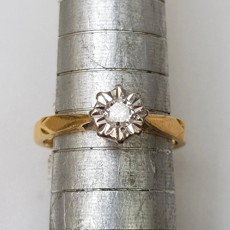 Crescent moon rings-18k Gold Diamond Solitaire Daisy Style Ring 0.15cts Size U.K L Vintage Circa 1950